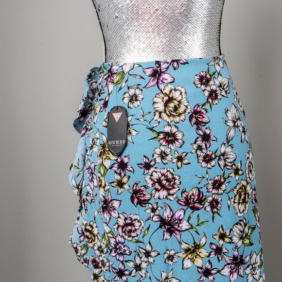 NWT 🌟 Host Pick🌟Guess ruched zip skirt - size 6 - Picture 4 of 6